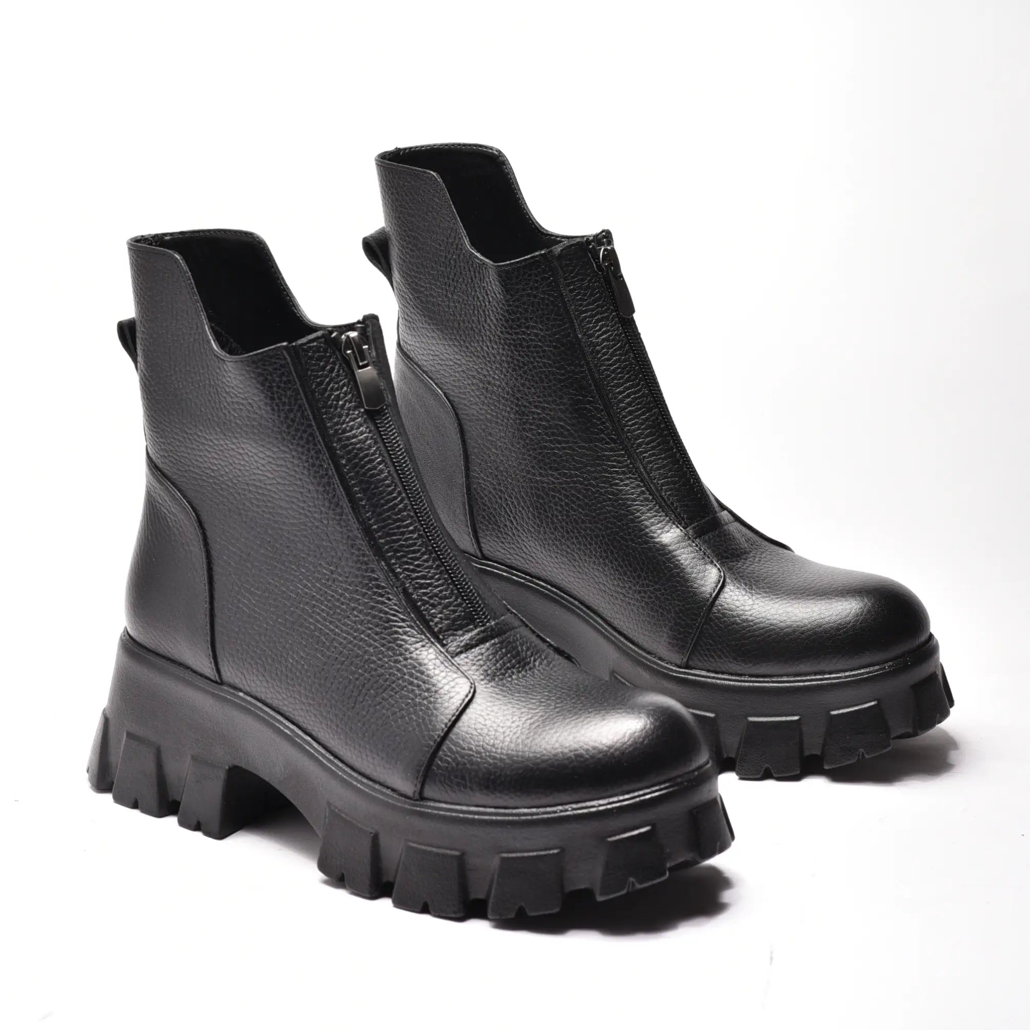 Ghete scurte cu fermoar in mijloc, talpa groasa, piele naturala bizon negru