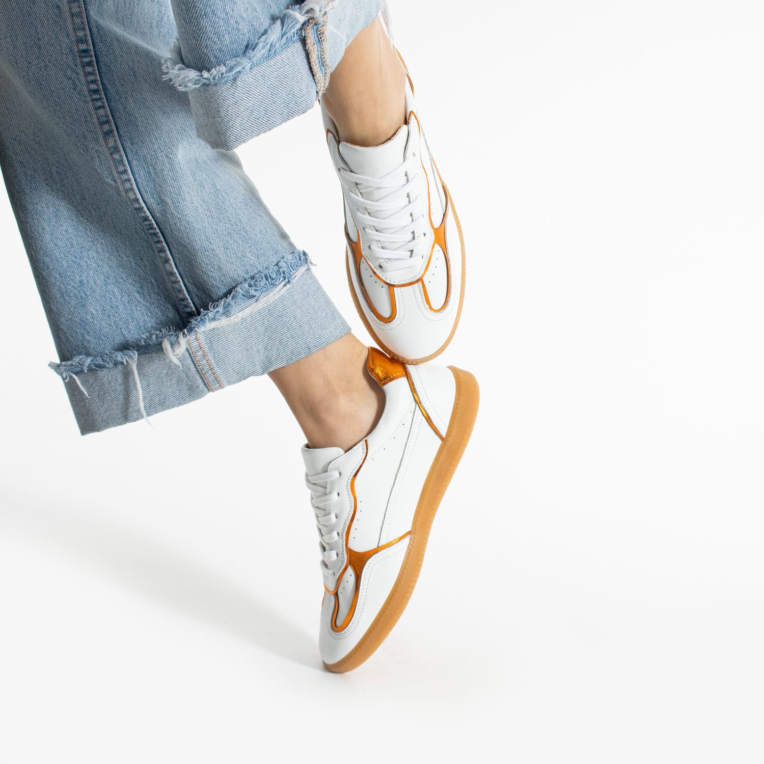 Sneakers dama cu talpa subtire din piele naturala alba portocalie ZF5