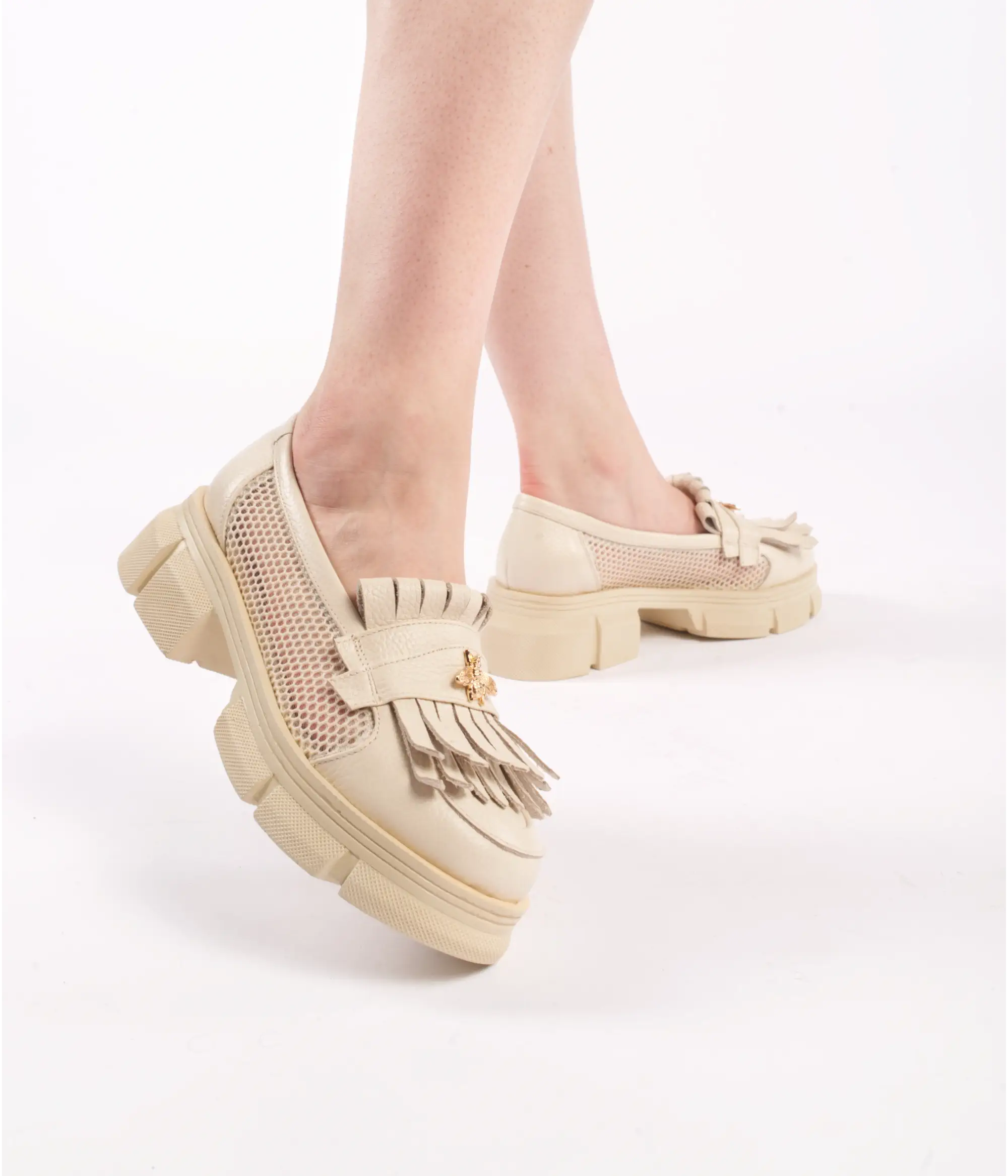 Pantofi casual de dama, loafers vara bej din piele bizon, cu franjuri si plasa