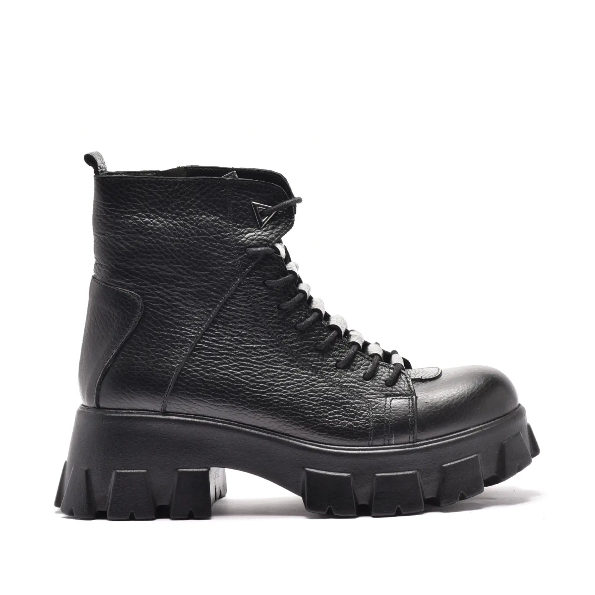 Bocanci scurti cu sireturi ascunse, talpa groasa, piele naturala neagra