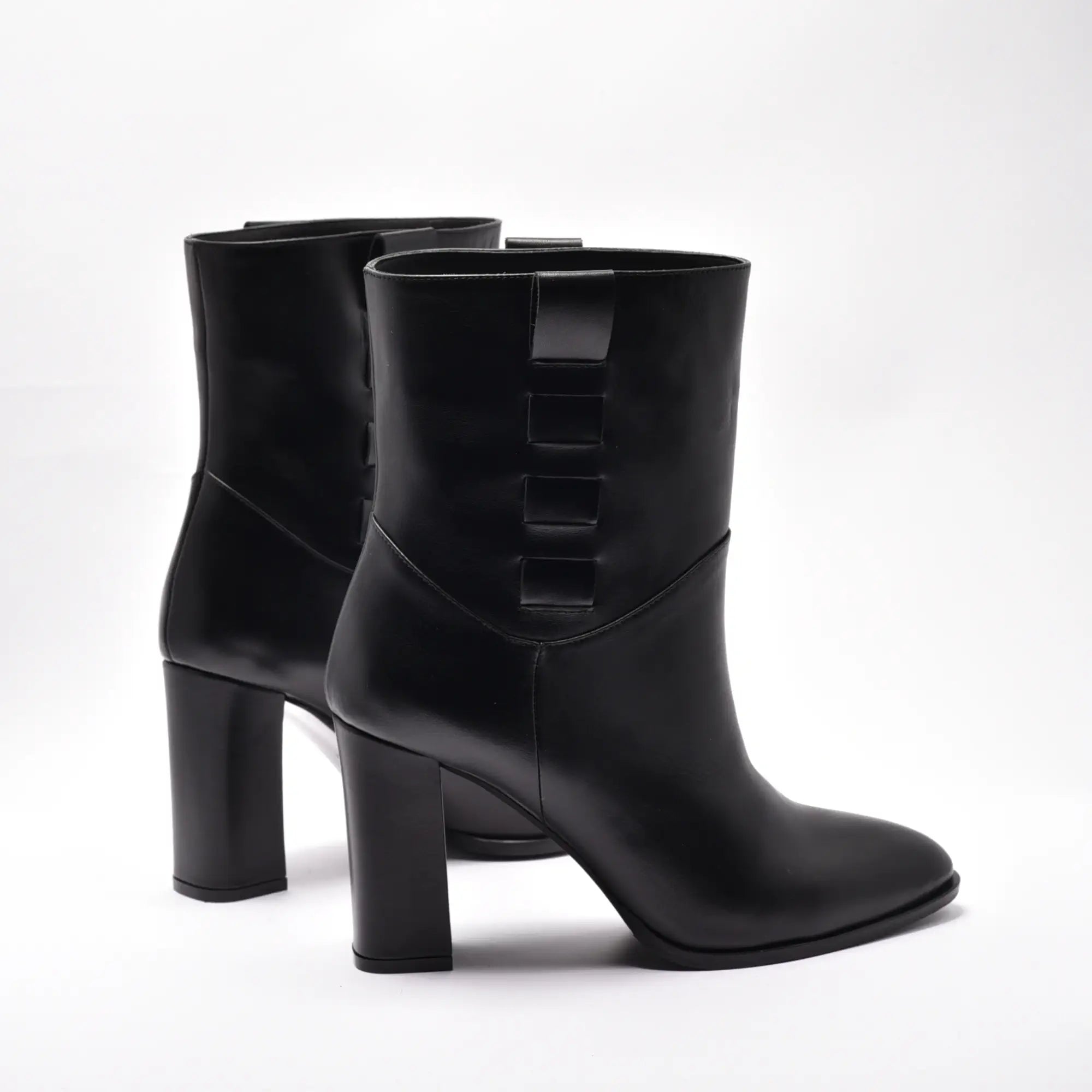 Botine dama din piele naturala neagra, varf semi ascutit, toc patrat