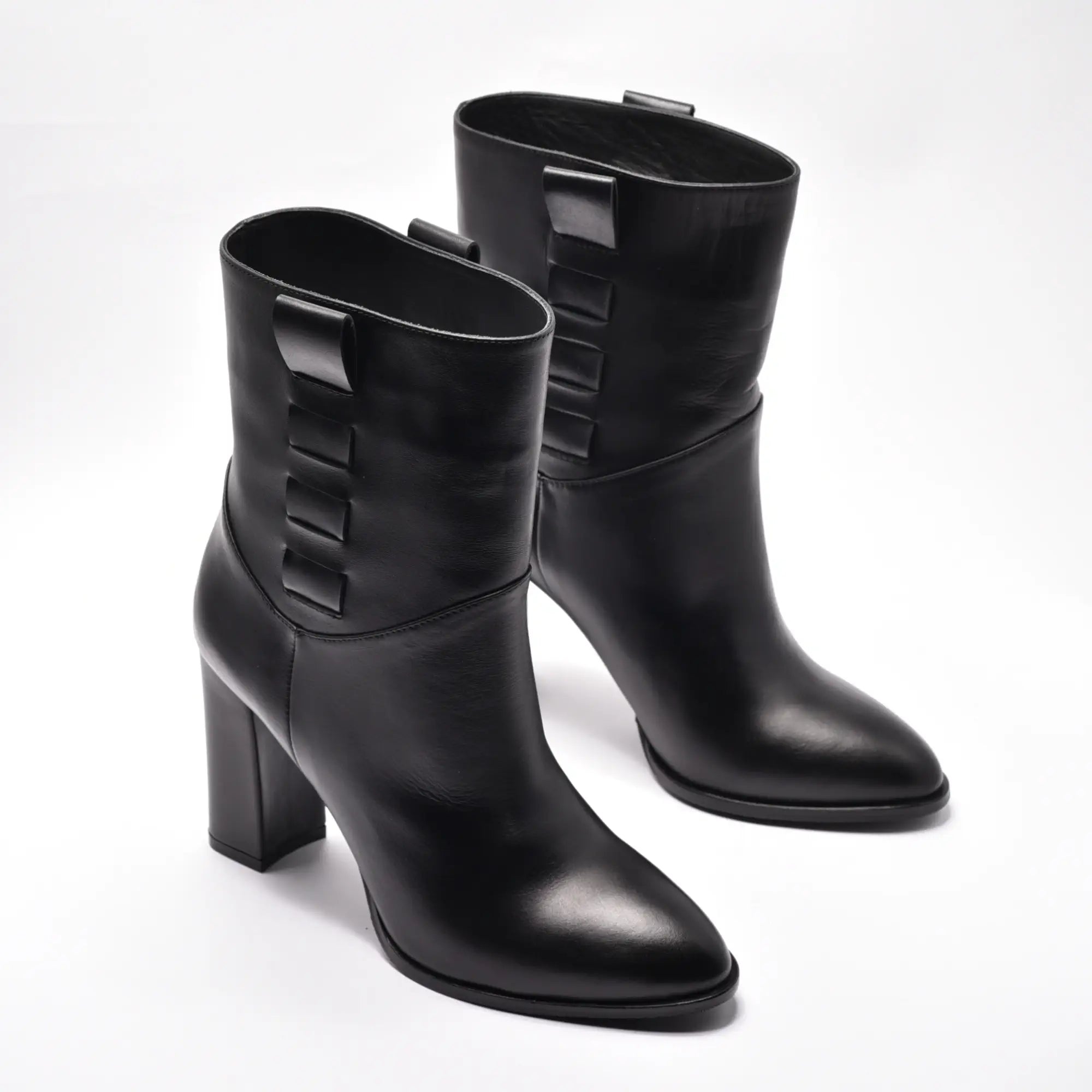 Botine dama din piele naturala neagra, varf semi ascutit, toc patrat