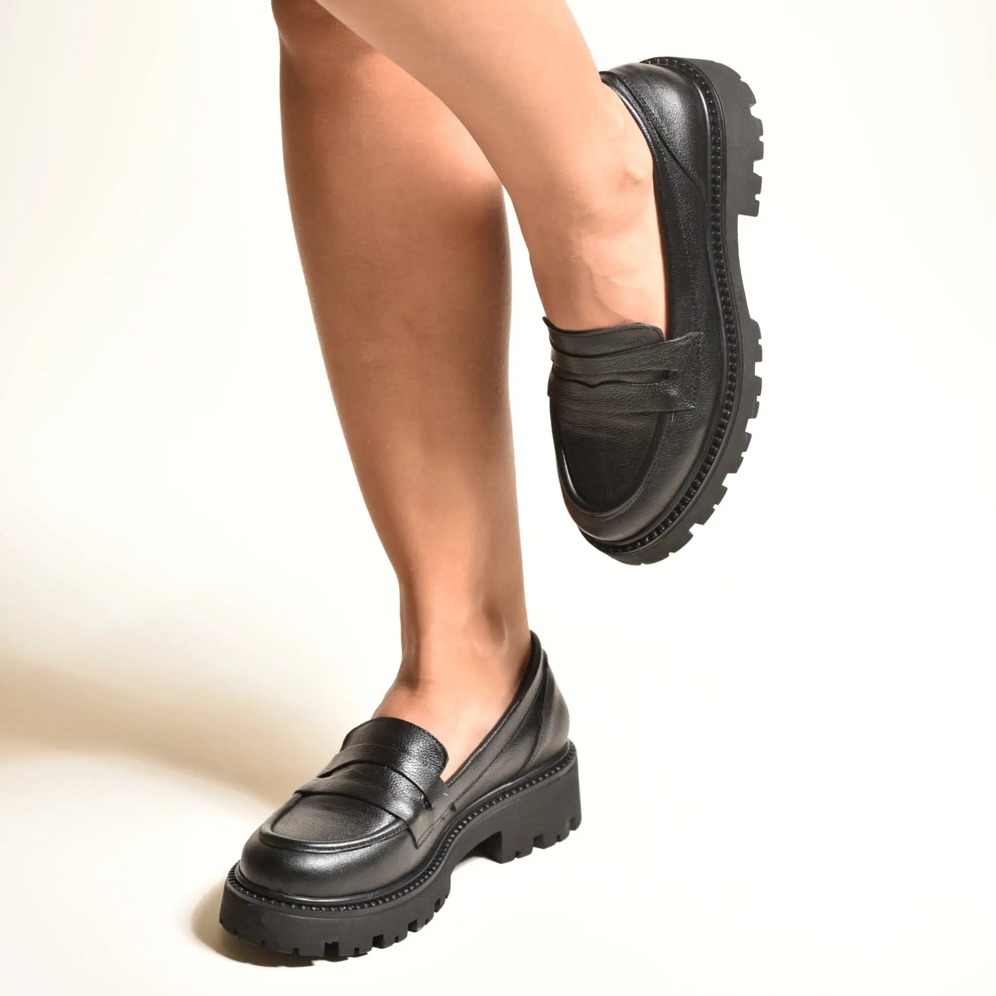 Pantofi dama Umme, loafers clasici, negre din piele