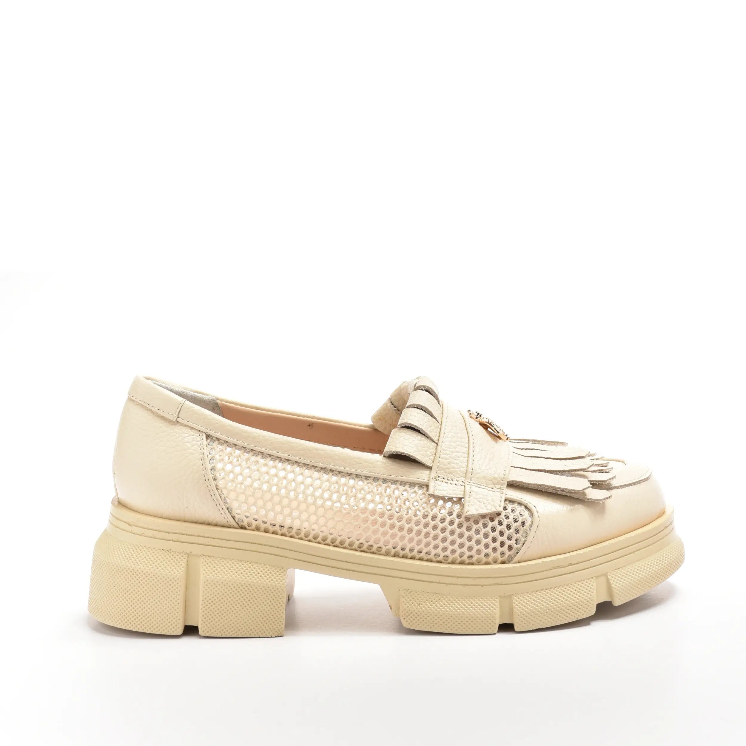 Pantofi casual de dama, loafers vara bej din piele bizon, cu franjuri si plasa