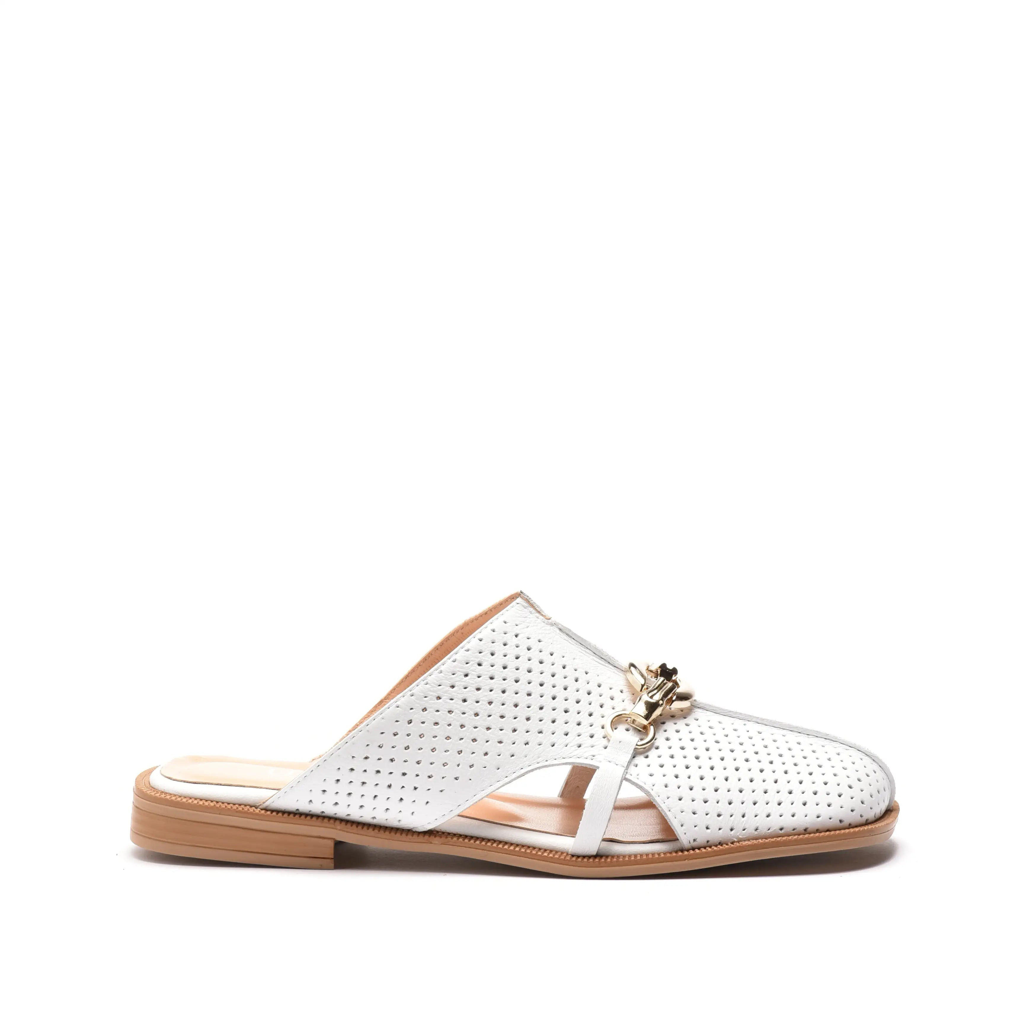 Papuci eleganti din piele naturala alba cu perforatii si accesoriu metalic Verona