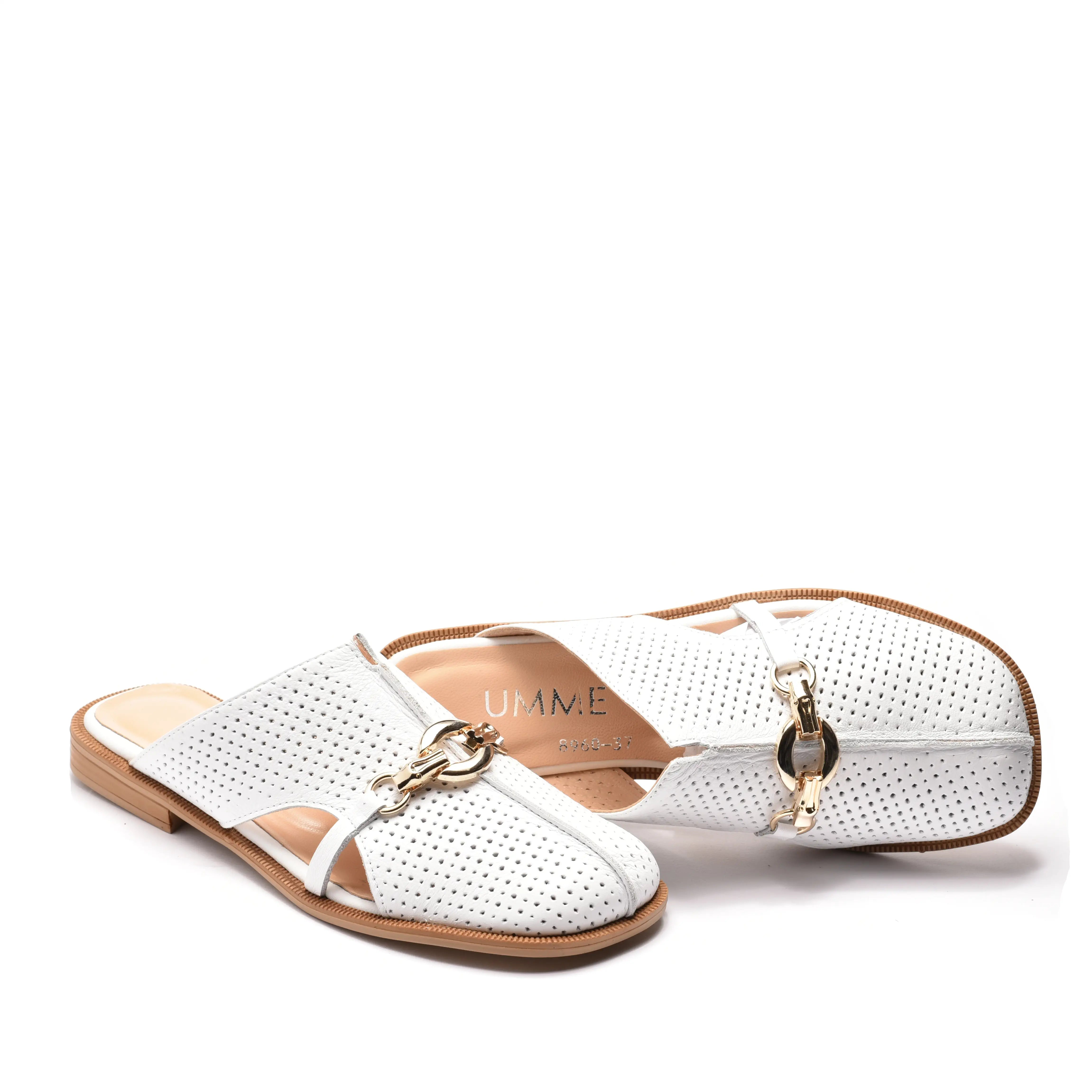 Papuci eleganti din piele naturala alba cu perforatii si accesoriu metalic Verona