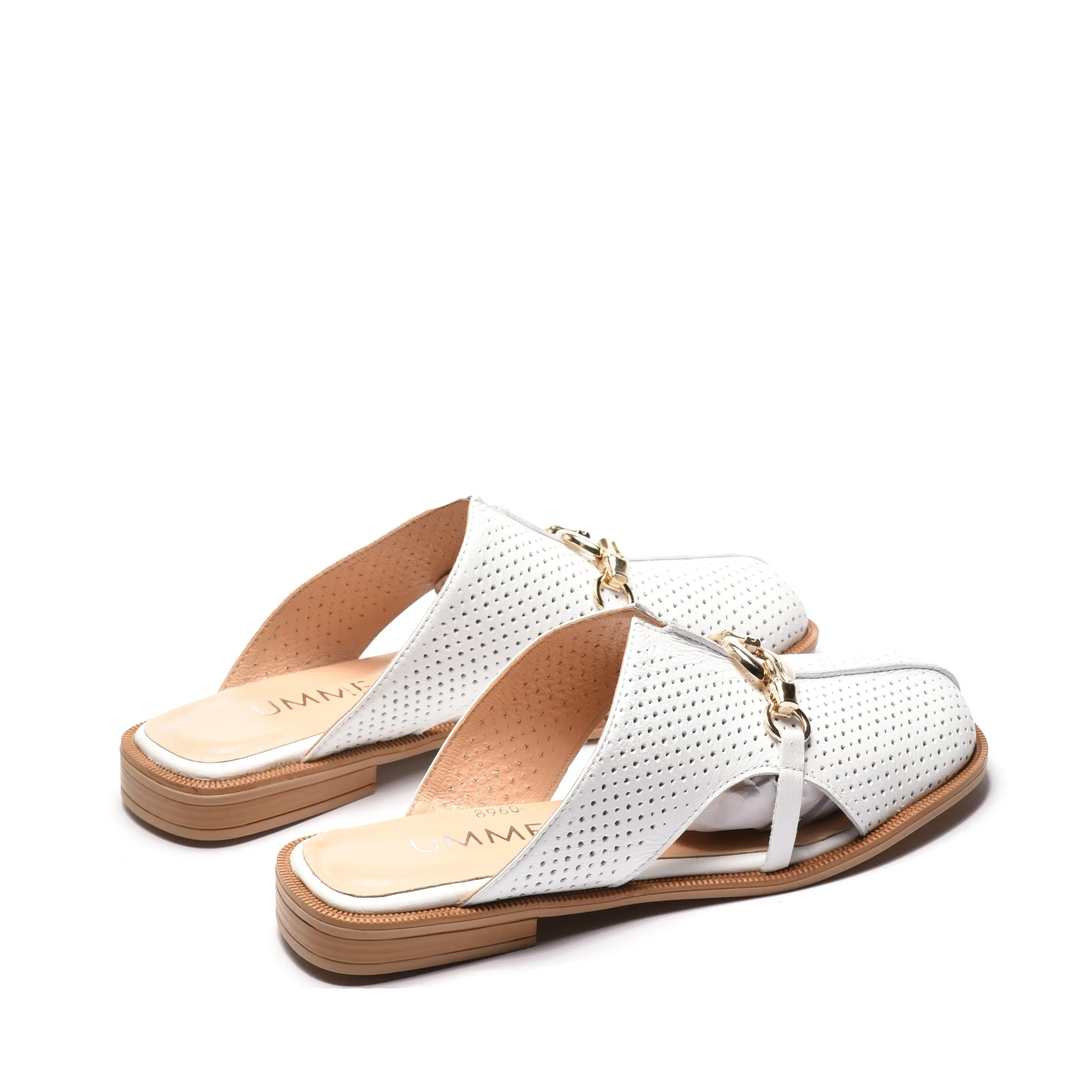 Papuci eleganti din piele naturala alba cu perforatii si accesoriu metalic Verona