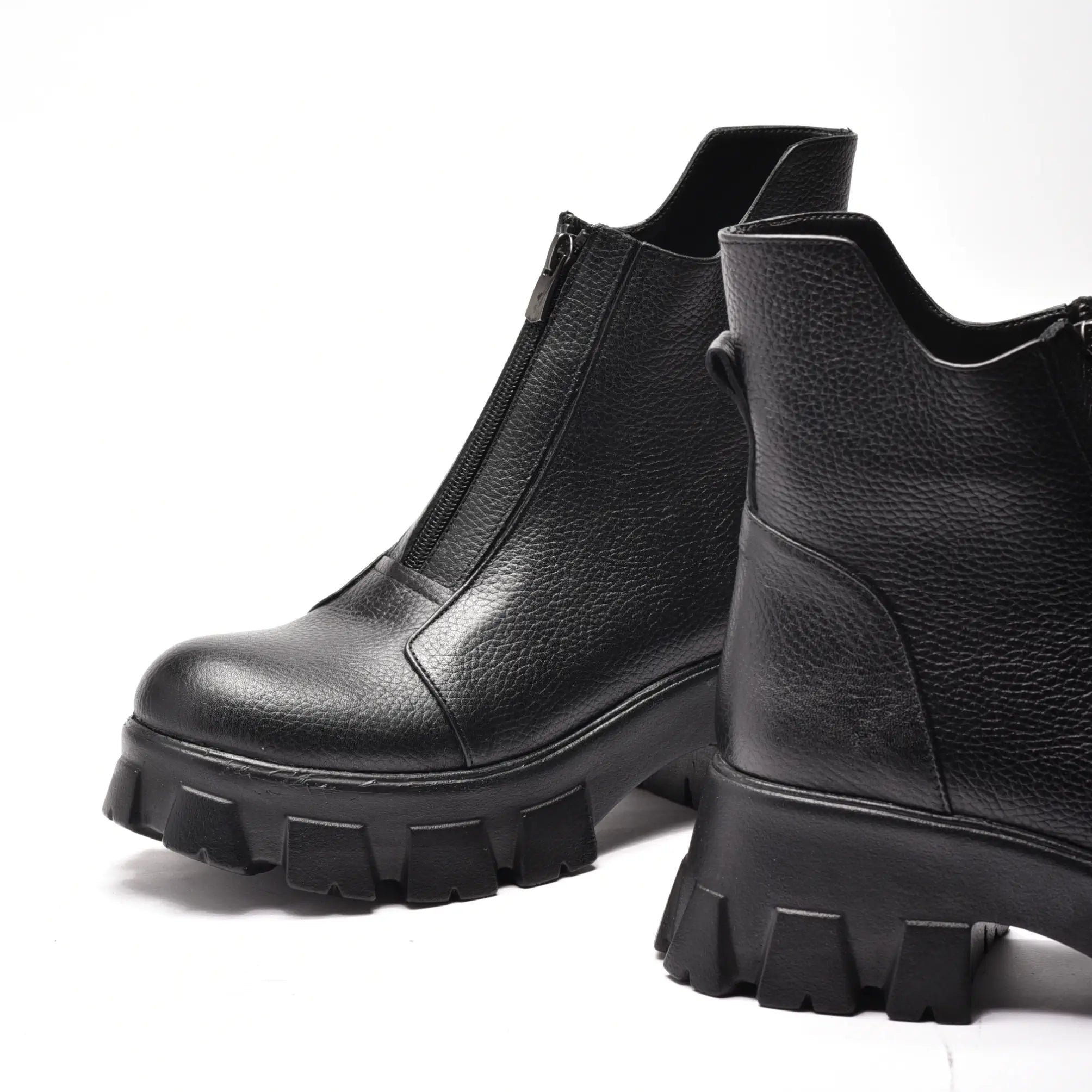 Ghete scurte cu fermoar in mijloc, talpa groasa, piele naturala bizon negru