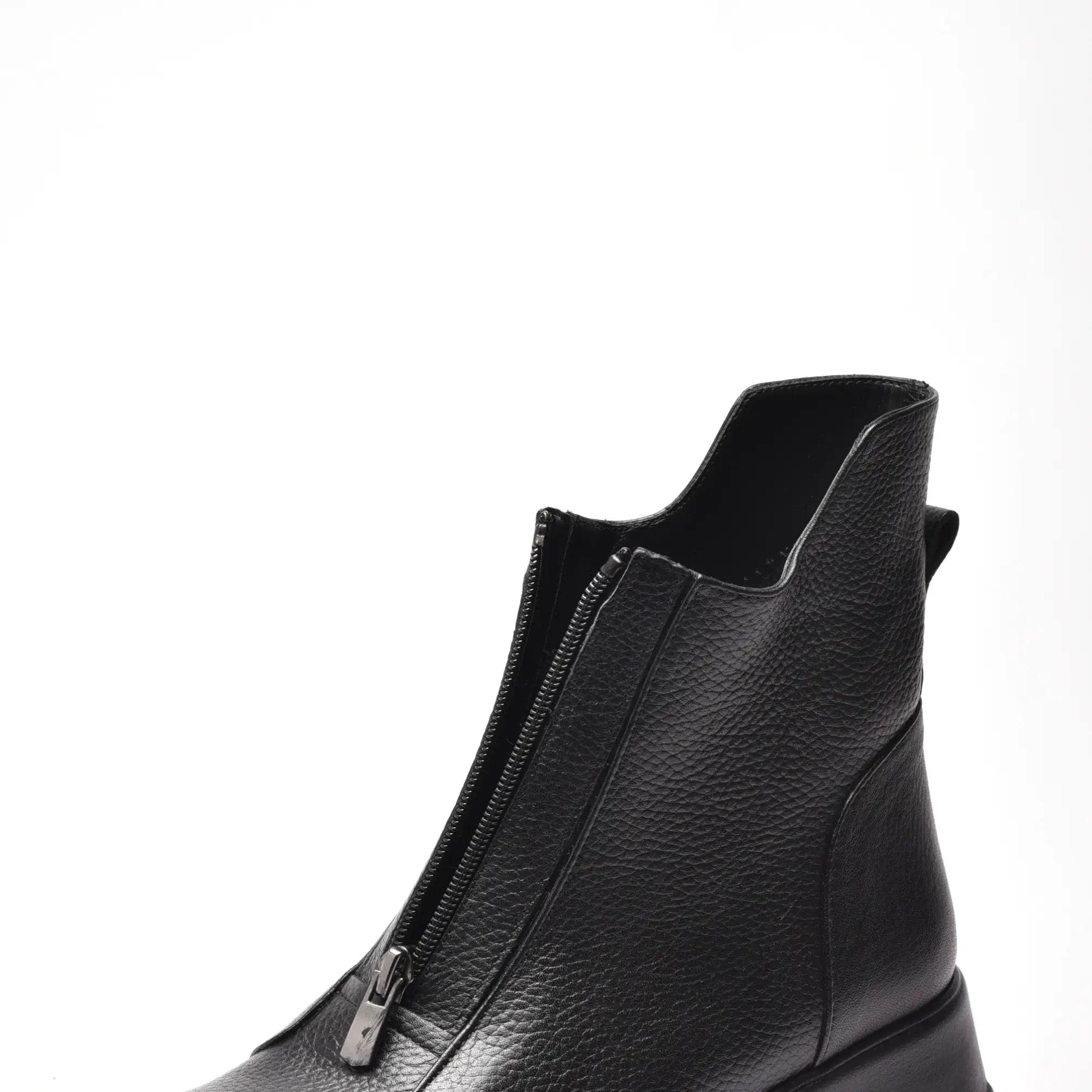 Ghete scurte cu fermoar in mijloc, talpa groasa, piele naturala bizon negru