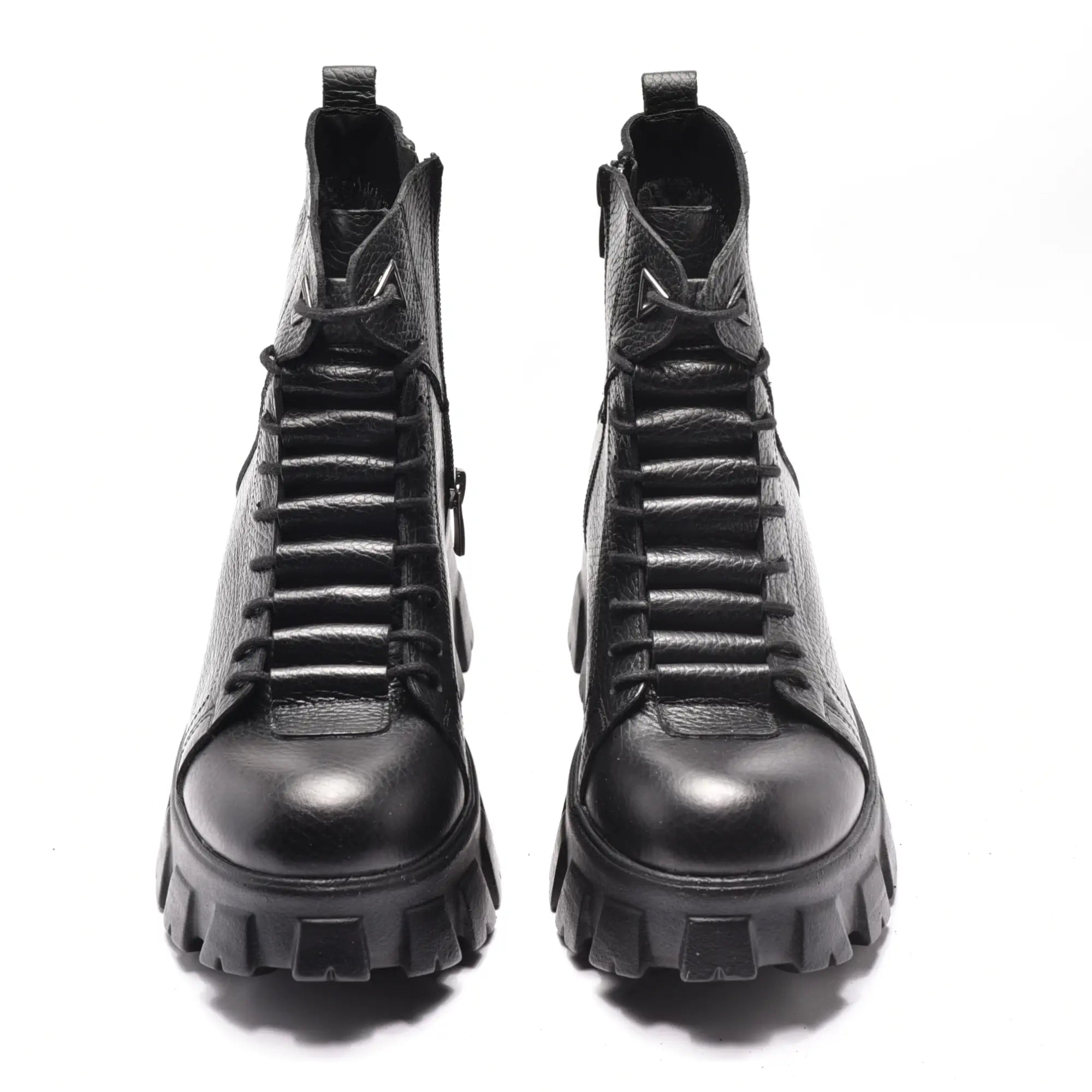 Bocanci scurti cu sireturi ascunse, talpa groasa, piele naturala neagra