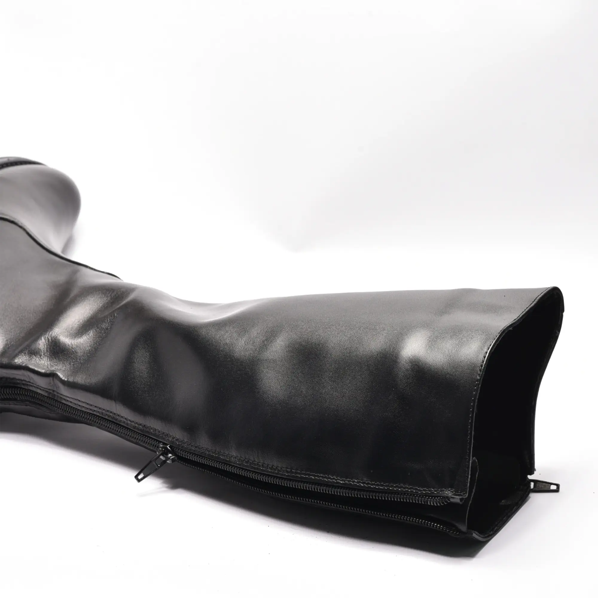 Cizme lungi cu fermoar, talpa subtire, tipar reglabil, piele naturala neagra