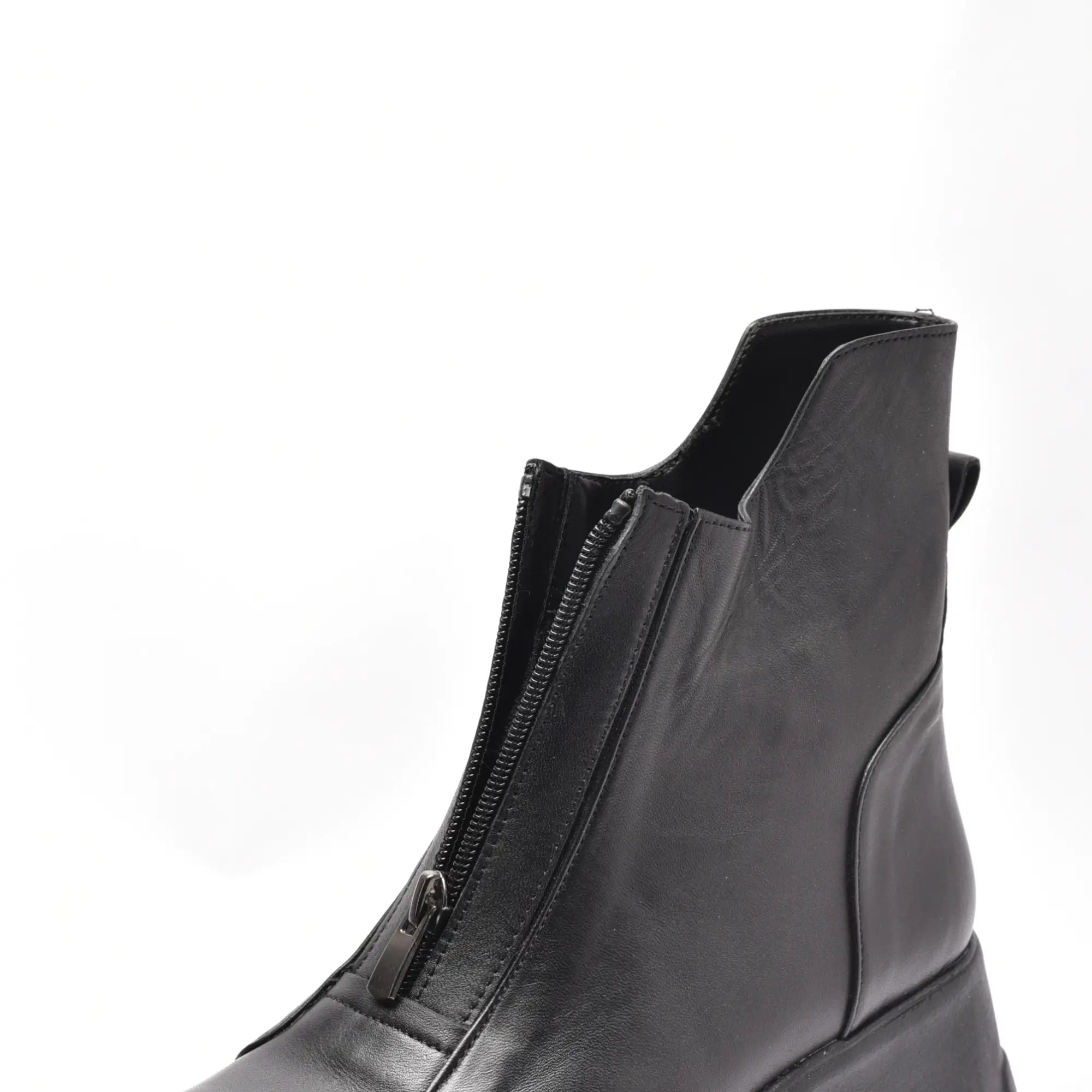 Ghete scurte cu fermoar in mijloc, talpa groasa, piele naturala neagra