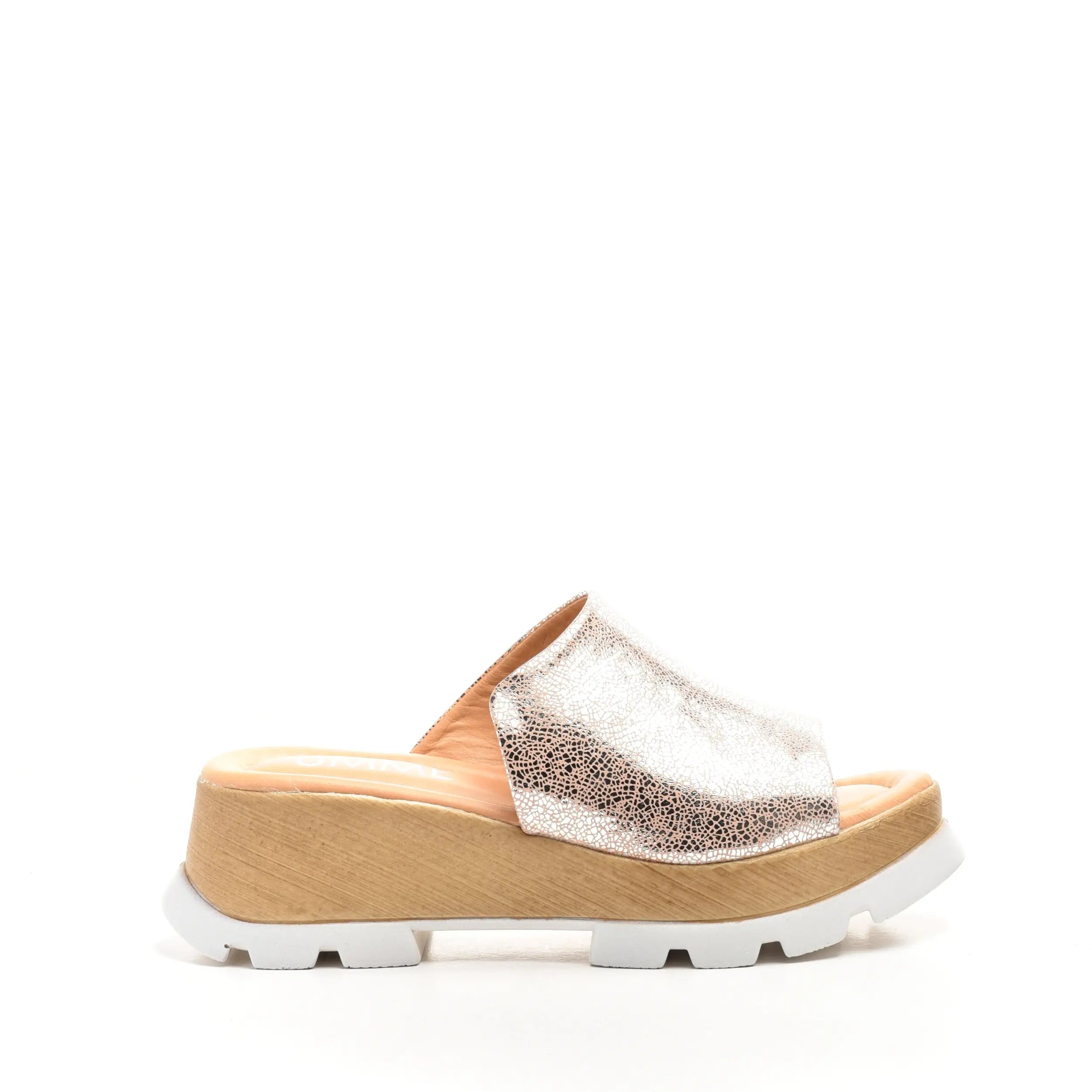 Cumpara pantofi de dama din piele, creati de designerii romani.