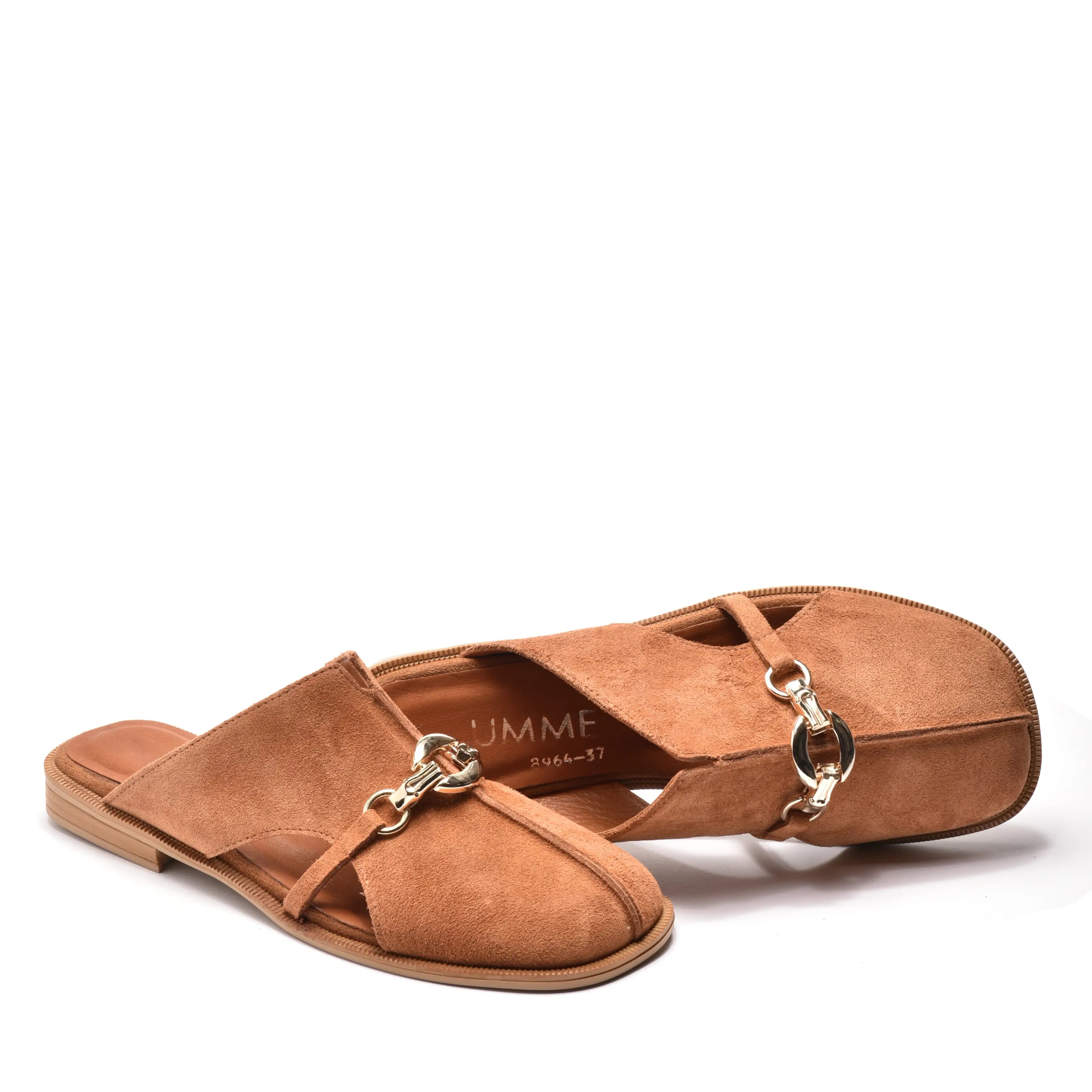 Papuci eleganti din piele intoarsa maro cu accesoriu metalic Verona