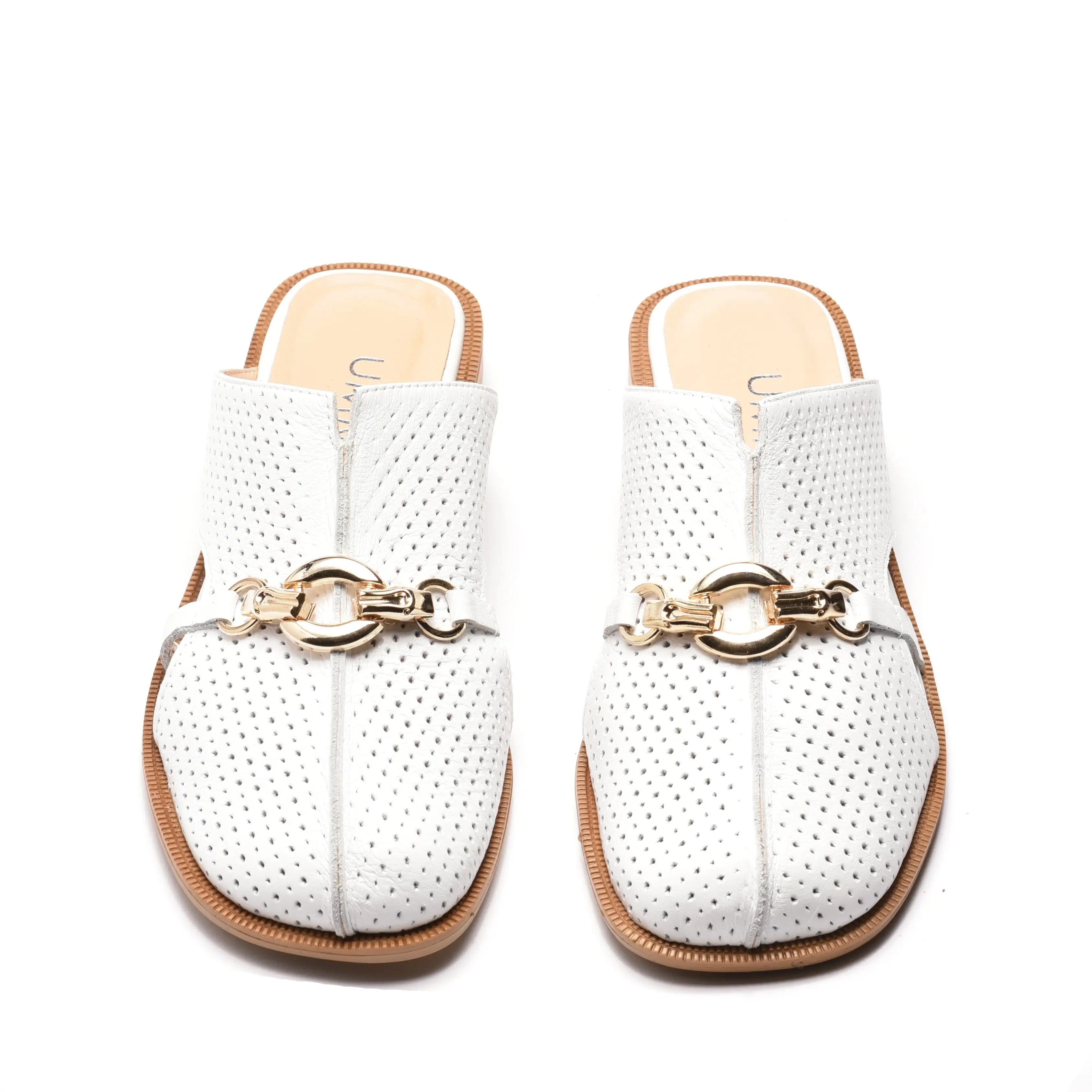Papuci eleganti din piele naturala alba cu perforatii si accesoriu metalic Verona