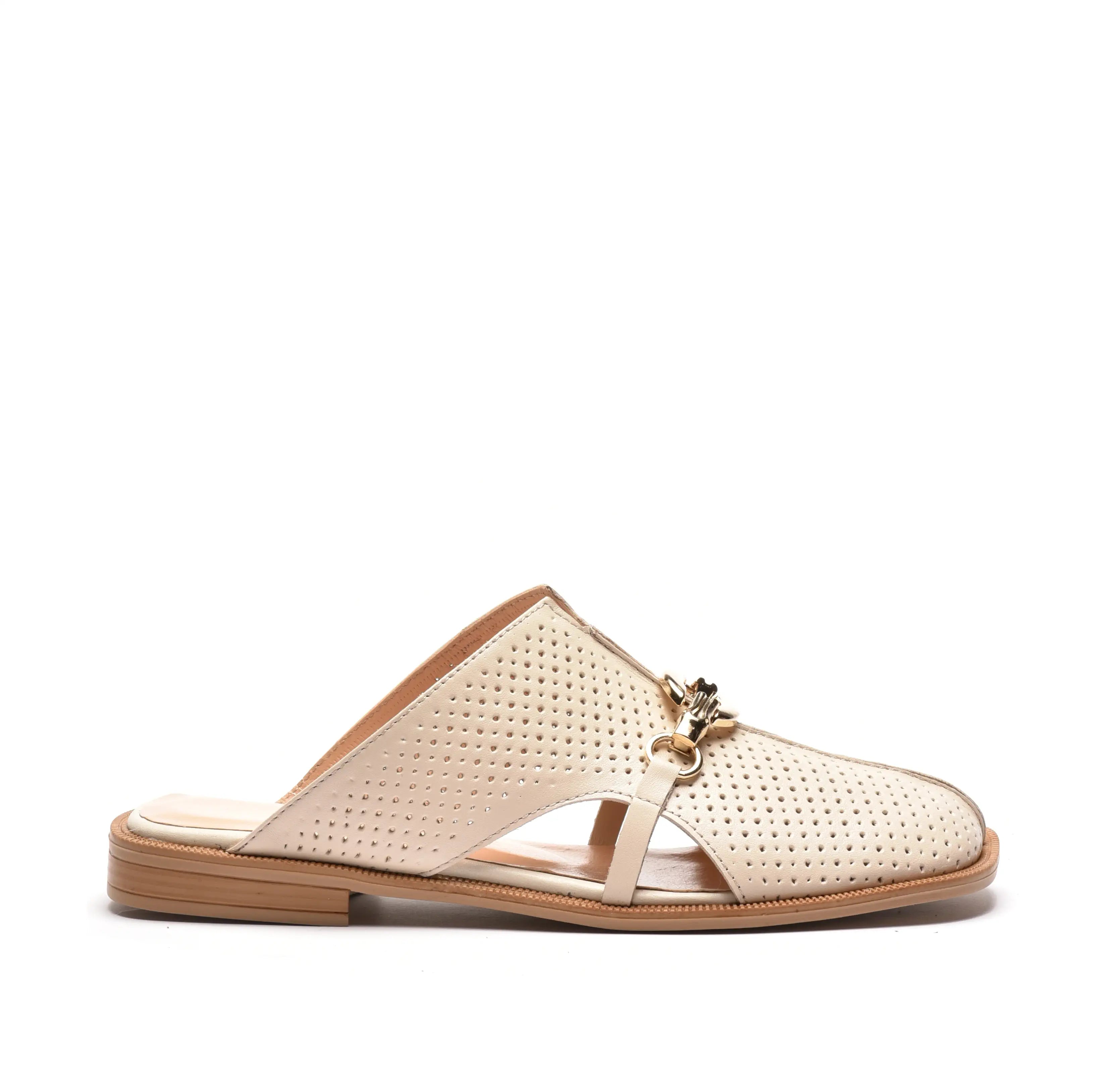 Papuci eleganti din piele naturala crem cu perforatii si accesoriu metalic Verona